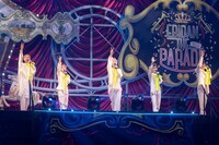 「Goin' Down」のパフォーマンスの様子。