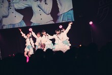 「真っ白なキャンバス全国ツアー2023 『だから夢、だけど現』 」ファイナル公演の様子。（撮影：真島洸）