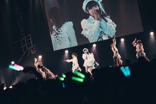 「真っ白なキャンバス全国ツアー2023 『だから夢、だけど現』 」ファイナル公演の様子。（撮影：真島洸）