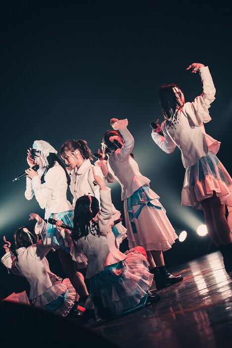 「真っ白なキャンバス全国ツアー2023 『だから夢、だけど現』 」ファイナル公演の様子。（撮影：真島洸）
