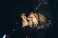 「真っ白なキャンバス全国ツアー2023 『だから夢、だけど現』 」ファイナル公演の様子。（撮影：真島洸）