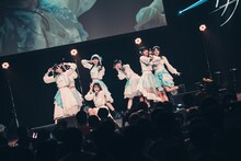 「真っ白なキャンバス全国ツアー2023 『だから夢、だけど現』 」ファイナル公演の様子。（撮影：真島洸）