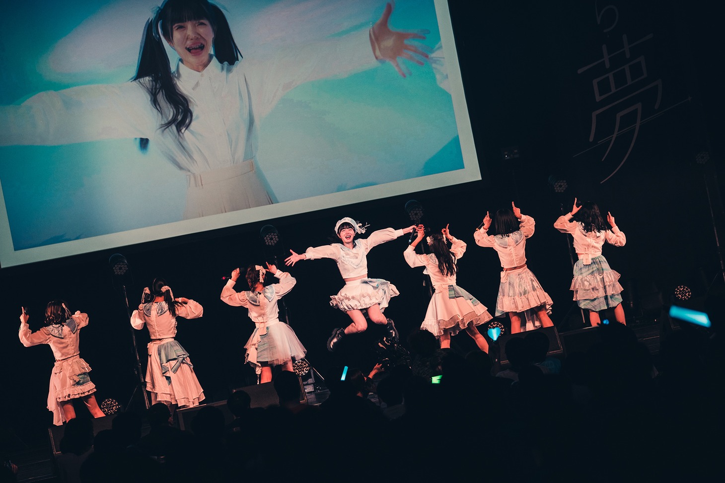 「真っ白なキャンバス全国ツアー2023 『だから夢、だけど現』 」ファイナル公演の様子。（撮影：真島洸）