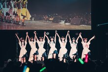 「真っ白なキャンバス全国ツアー2023 『だから夢、だけど現』 」ファイナル公演の様子。（撮影：真島洸）