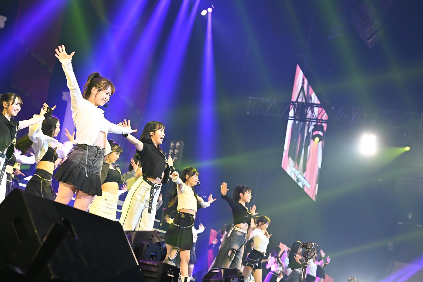 「AKB48 春コンサート 2023 ～好きだ！と叫ぼう～」の様子。