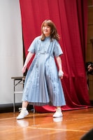 緊張で右手と右足、左手と左足を同時に動かしながら前へ進むNao☆。