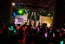 THE SUPER FRUIT「THE SUPER FRUIT - Reception Live -」の様子。（撮影：上溝恭香）
