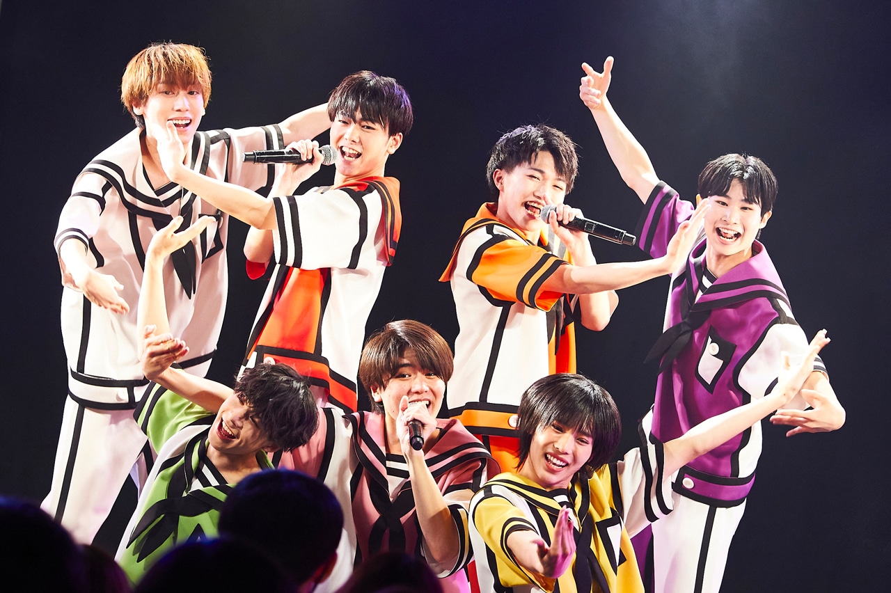 THE SUPER FRUIT、1年半の集大成を7曲で見せる「もっともっと大きい
