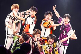 THE SUPER FRUIT、1年半の集大成を7曲で見せる「もっともっと大きい存在になります」