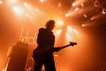 「Hakubi one-man tour 2023 -Eye to Eye-」大阪・BIGCAT公演より、ヤスカワアル（B）。（撮影：翼、）