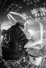 「Hakubi one-man tour 2023 -Eye to Eye-」大阪・BIGCAT公演より、マツイユウキ（Dr）。（撮影：翼、）