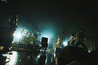 「never young beach - TOUR 2023 ”春歌舞” -」東京公演の様子。（撮影：鳥居洋介）