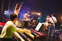 「never young beach - TOUR 2023 ”春歌舞” -」東京公演の様子。（撮影：鳥居洋介）