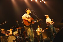 never young beachと森山直太朗のセッションの様子。（撮影：鳥居洋介）