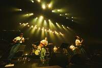 never young beachと森山直太朗のセッションの様子。（撮影：鳥居洋介）