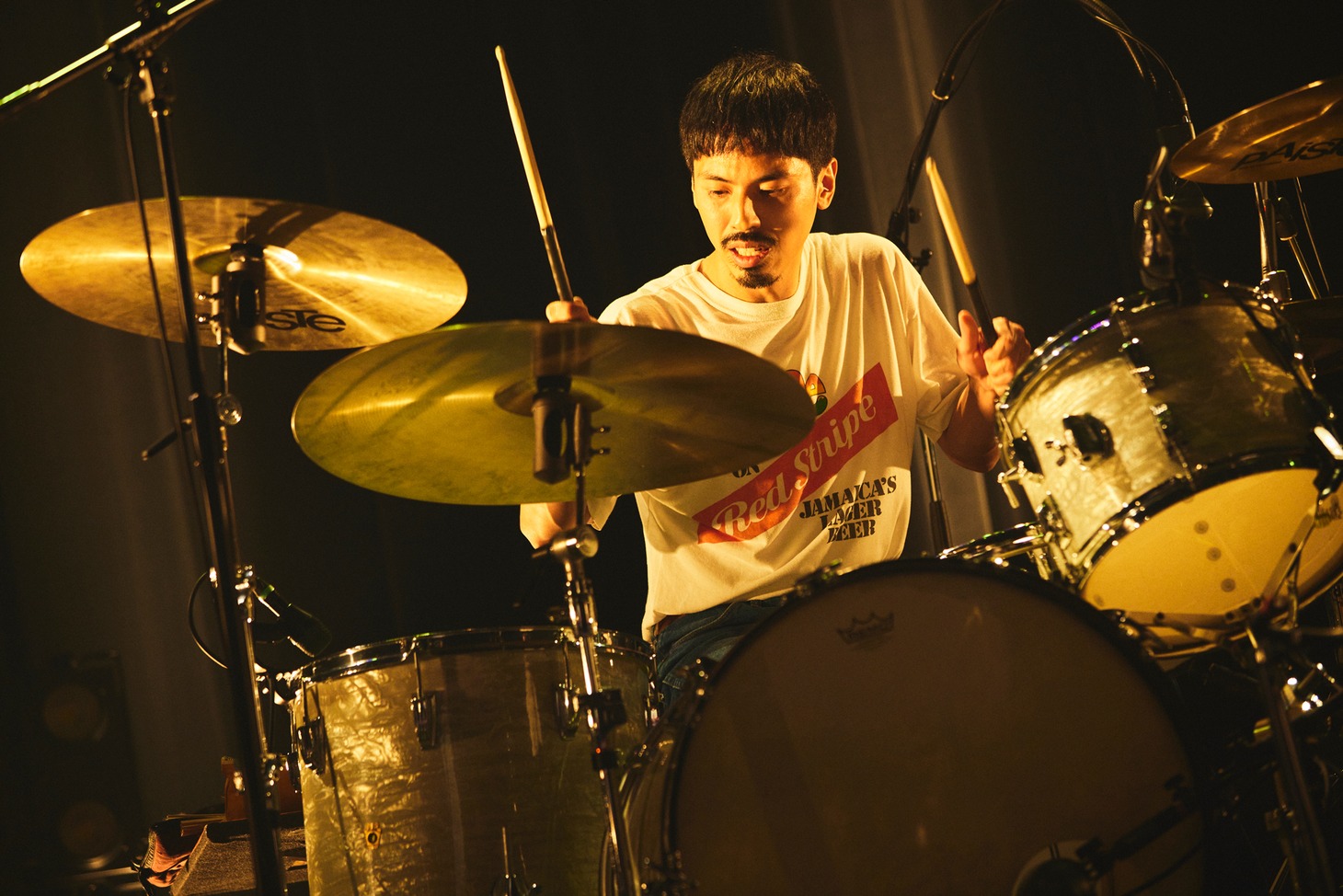 鈴木健人（Dr）（撮影：鳥居洋介）