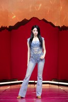 HUH YUNJIN (c)(P)&(C) SOURCE MUSIC