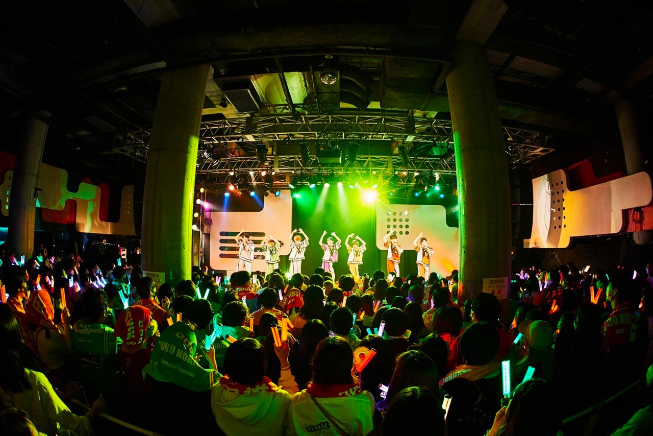 THE SUPER FRUIT「THE SUPER FRUIT - Reception Live -」の様子。（撮影：上溝恭香）
