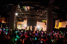 THE SUPER FRUIT「THE SUPER FRUIT - Reception Live -」の様子。（撮影：上溝恭香）