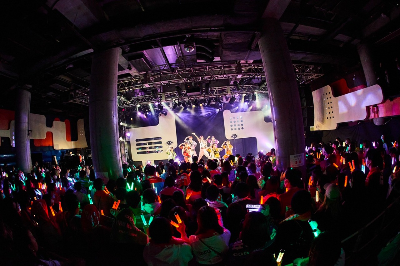 THE SUPER FRUIT「THE SUPER FRUIT - Reception Live -」の様子。（撮影：上溝恭香）