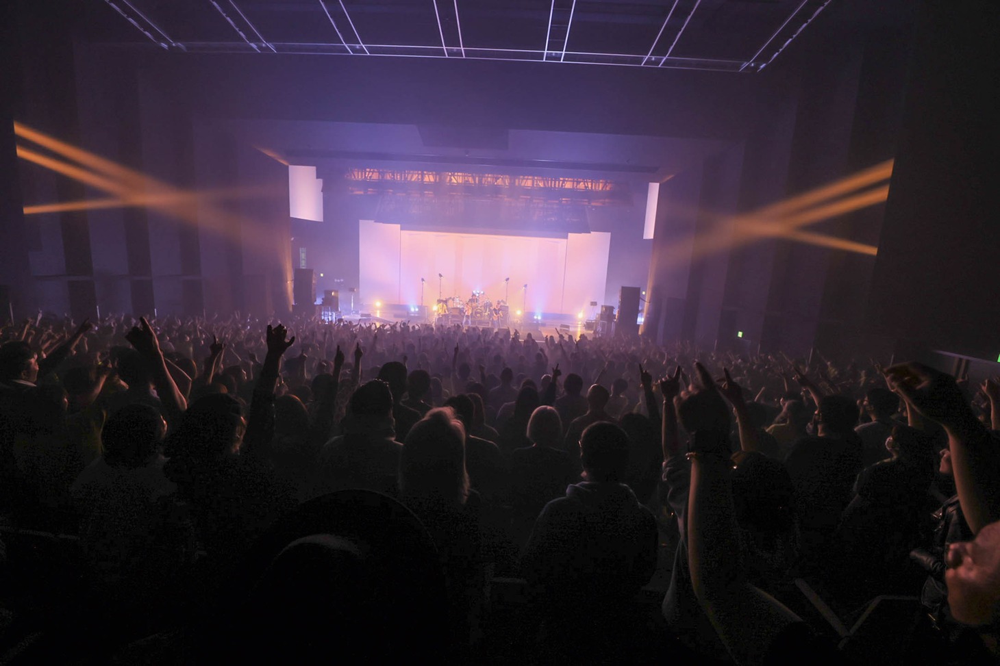 「ザ・クロマニヨンズ ツアー MOUNTAIN BANANA 2023」最終公演の様子。（写真：柴田恵理）