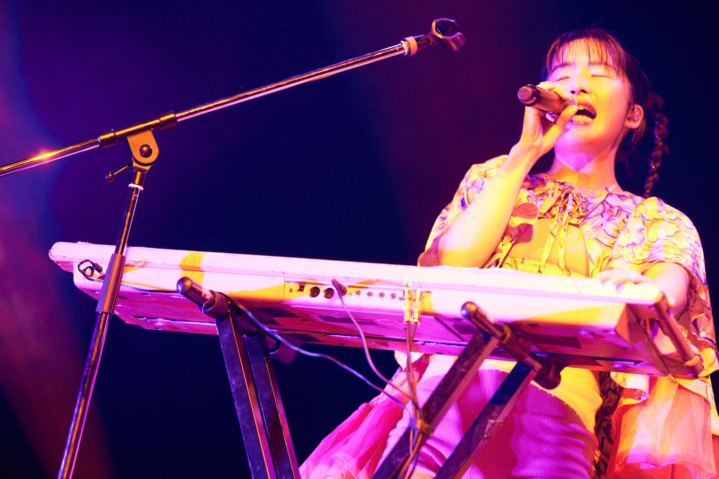 マナ（Vo, Key / CHAI）（Photo by Yoshio Nakaiso）