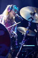 ユナ（Dr, Cho / CHAI）（Photo by Yoshio Nakaiso）