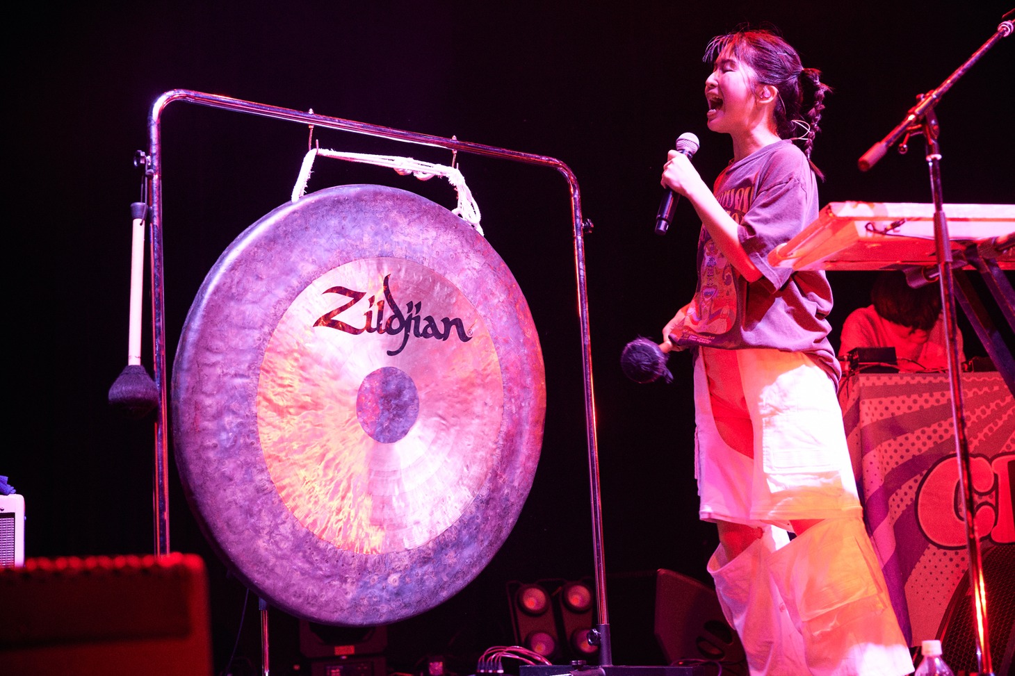 マナ（Vo, Key / CHAI）（Photo by Yoshio Nakaiso）
