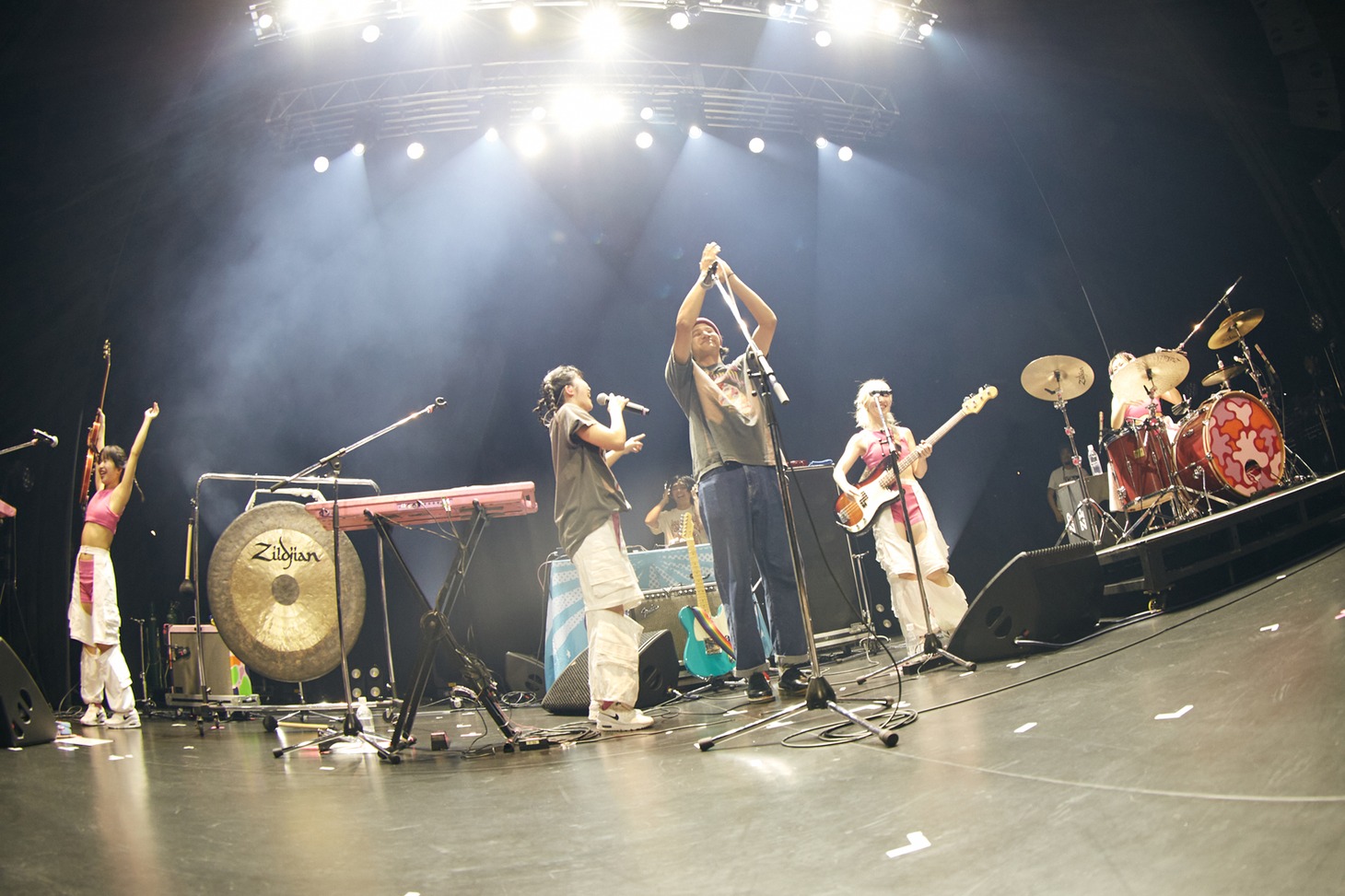 「NEO KAWAII FESTIVAL 2023」より「N.E.O.」パフォーマンスの様子。（Photo by Yoshio Nakaiso）