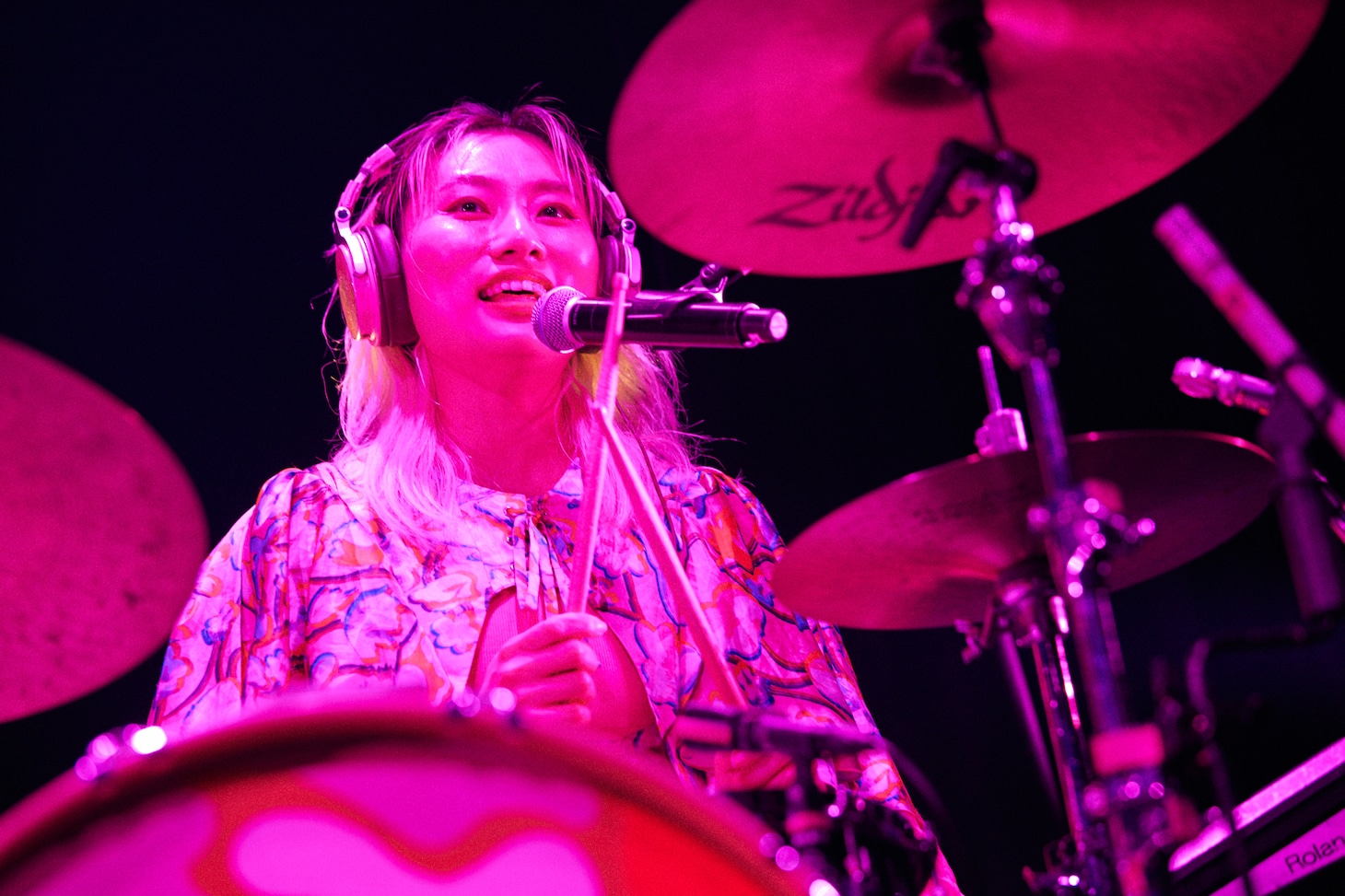 ユナ（Dr, Cho / CHAI）（Photo by Yoshio Nakaiso）