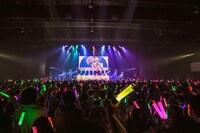 FRUITS ZIPPER「FRUITS ZIPPER 1st Anniversary 超めでたいライブ！」の様子。（撮影：ヨシモリユウナ）