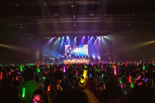 FRUITS ZIPPER「FRUITS ZIPPER 1st Anniversary 超めでたいライブ！」の様子。（撮影：ヨシモリユウナ）