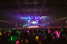 FRUITS ZIPPER「FRUITS ZIPPER 1st Anniversary 超めでたいライブ！」の様子。（撮影：ヨシモリユウナ）