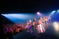 FRUITS ZIPPER「FRUITS ZIPPER 1st Anniversary 超めでたいライブ！」の様子。（撮影：ヨシモリユウナ）