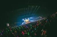 FRUITS ZIPPER「FRUITS ZIPPER 1st Anniversary 超めでたいライブ！」の様子。（撮影：ヨシモリユウナ）
