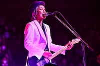 人気画像1位は「The Street Slidersが22年ぶりに再集結、日本武道館で見せた夢の続き」より、村越“HARRY”弘明（Vo, G）。（撮影：土居政則）