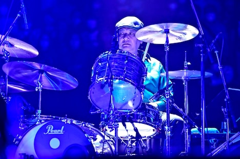 鈴木“ZUZU”将雄（Dr）（撮影：土居政則）