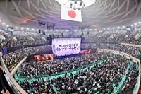 人気画像6位は「The Street Slidersが22年ぶりに再集結、日本武道館で見せた夢の続き」より、「The Street Sliders Hello!!」の様子。（撮影：土居政則）