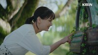 「淡麗グリーンラベル」テレビCM「GREEN JUKEBOX 居篇」より。