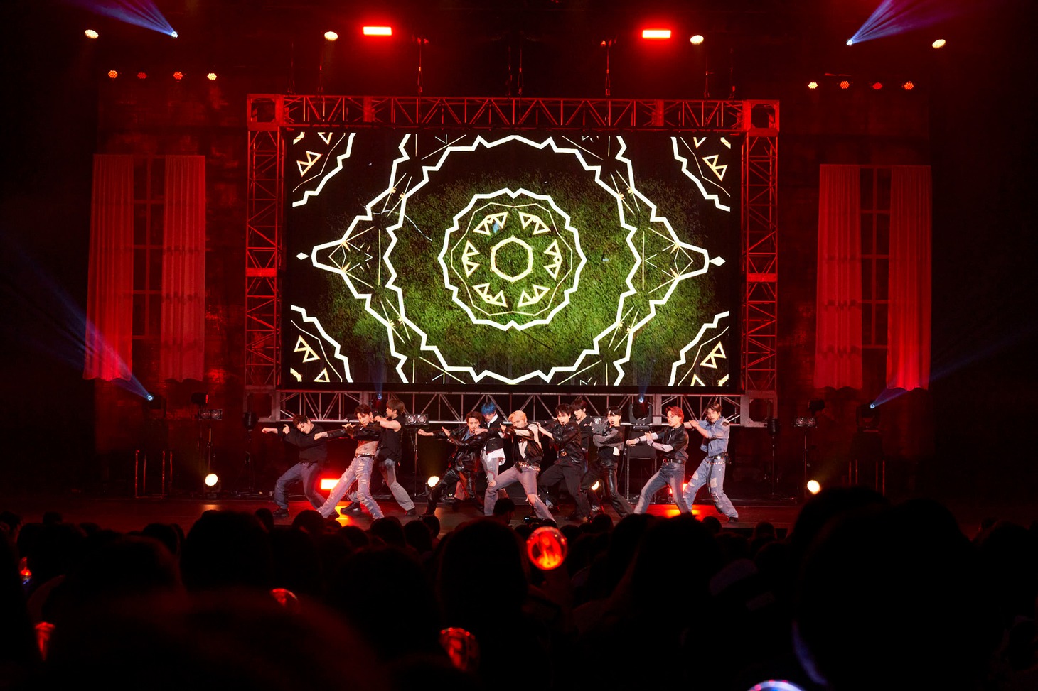 JO1「7thシングル『TROPICAL NIGHT』発売記念ショーケースイベント」の様子。(c)LAPONE Entertainment