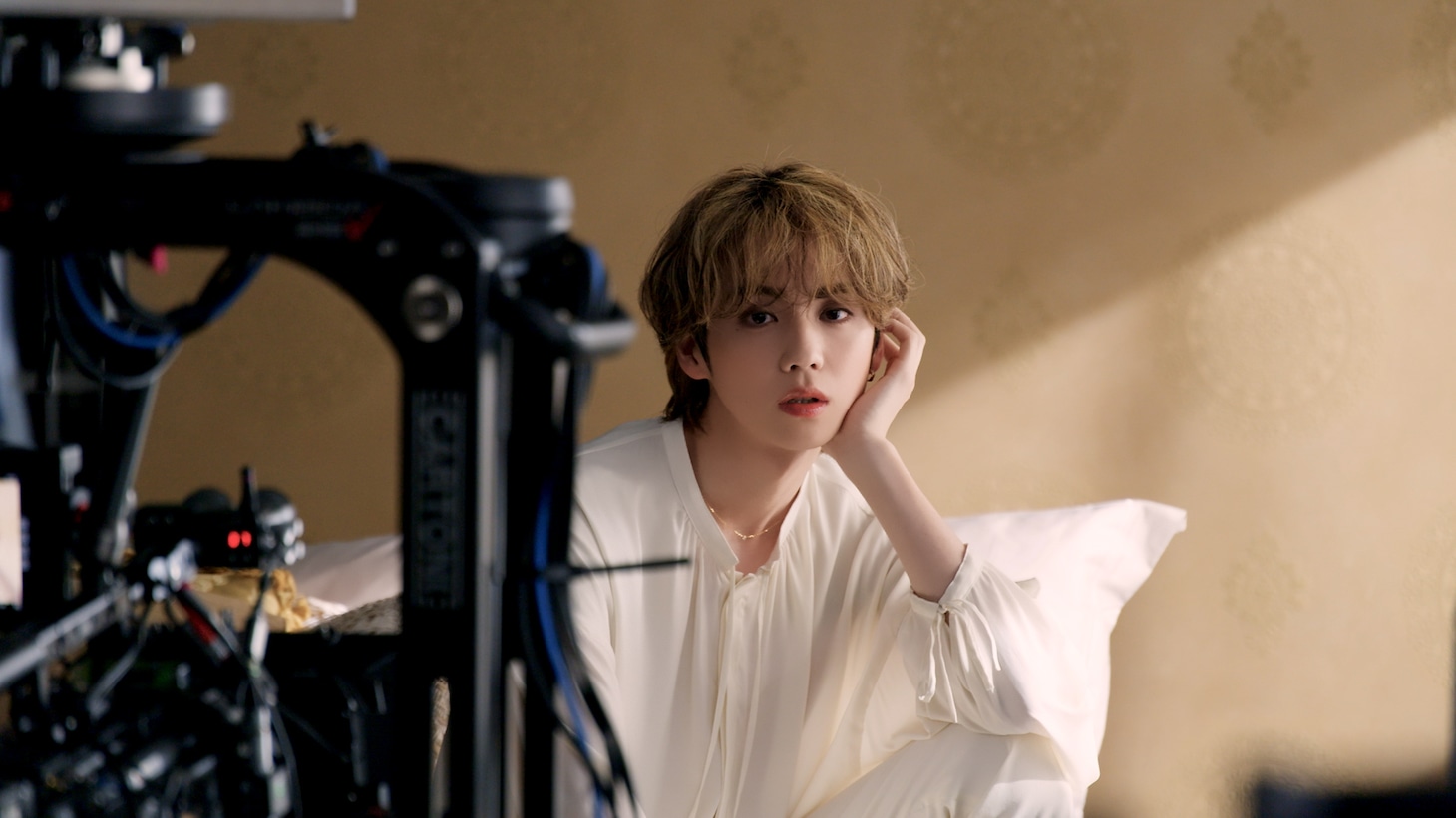 「ヴィセ」新テレビCM「ネンマクフェイク ルージュ」編のメイキングより。