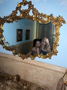 「Spicy」コンセプトフォトよりカリナとニンニン。（aespa Twitter @aespa_officialより）