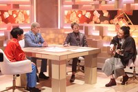 左から安藤サクラ、松本人志（ダウンタウン）、中居正広、トータス松本。(c)フジテレビ