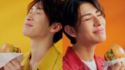 モスバーガーの新CM「おいしさ規格外」編より。左から渡辺翔太、ラウール。