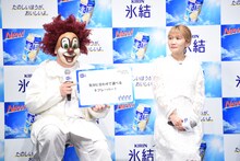 左からSEKAI NO OWARIのDJ LOVE、Saori。