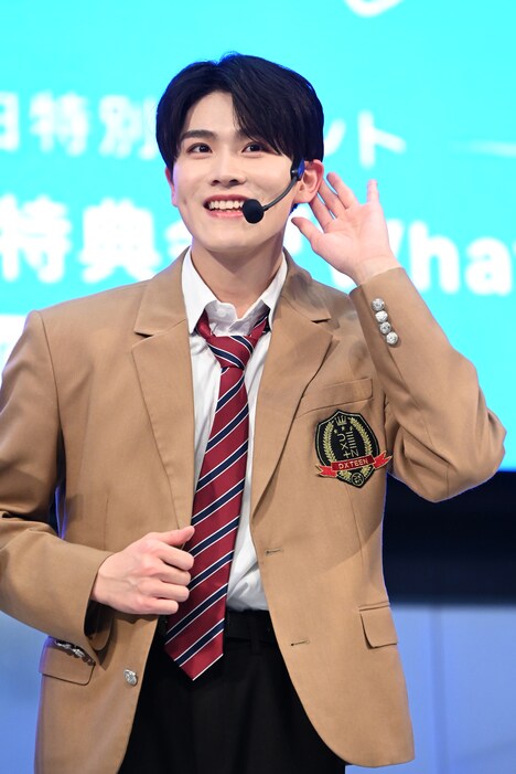 NICOの歓声に耳を傾ける大久保波留。