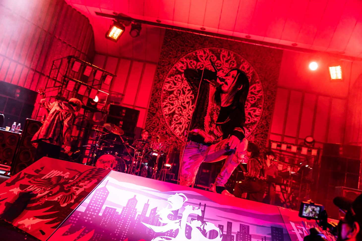 「MUCC 25th Anniversary TOUR『Timeless』～鵬翼・極彩～」日比谷公園大音楽堂公演の様子。（撮影：冨田味我）