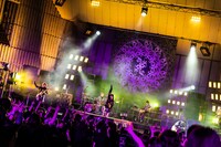 「MUCC 25th Anniversary TOUR『Timeless』～鵬翼・極彩～」日比谷公園大音楽堂公演の様子。（撮影：冨田味我）