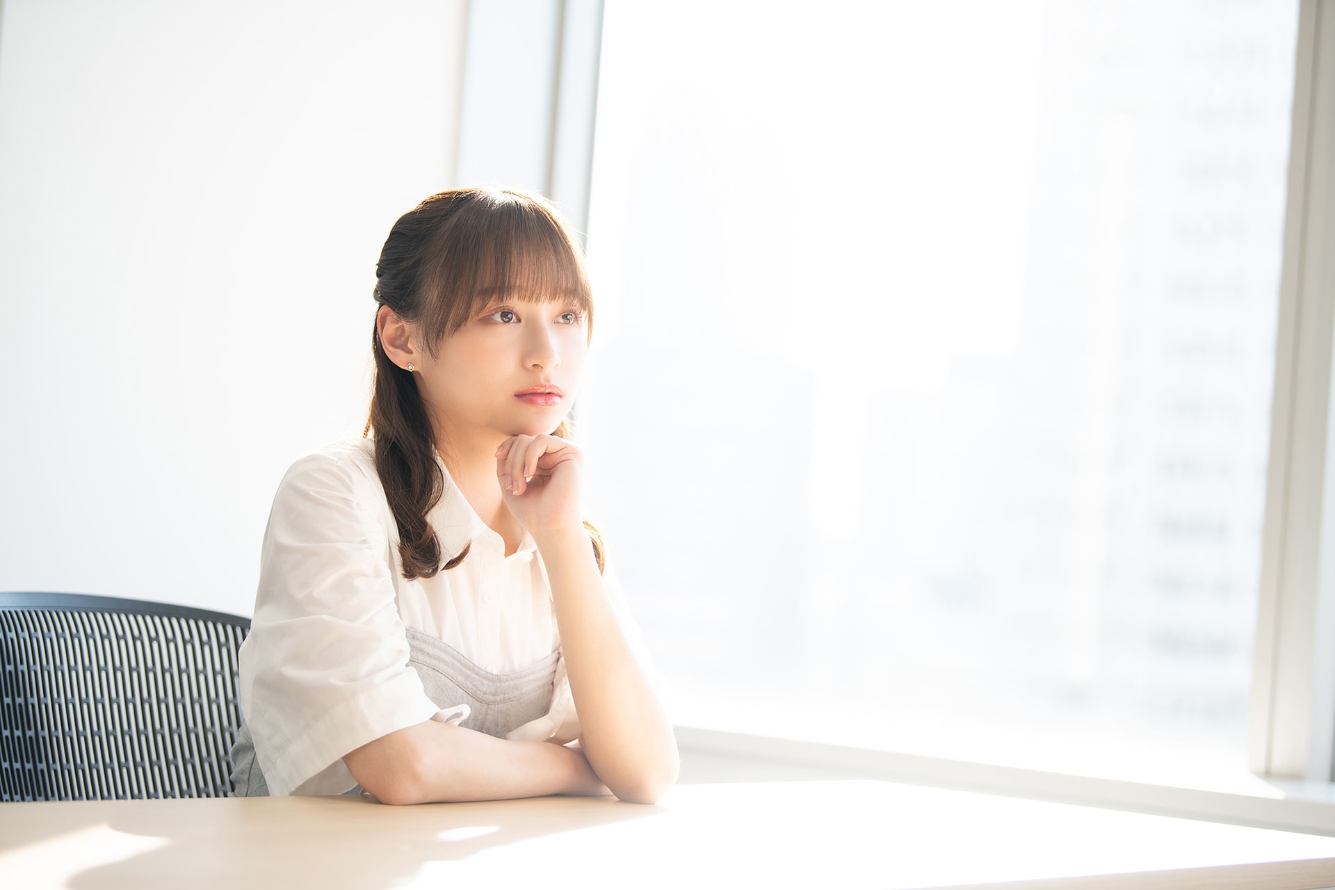 影山優佳が卒業直前に知った日向坂46の魅力、写真集への“無謀な挑戦”で