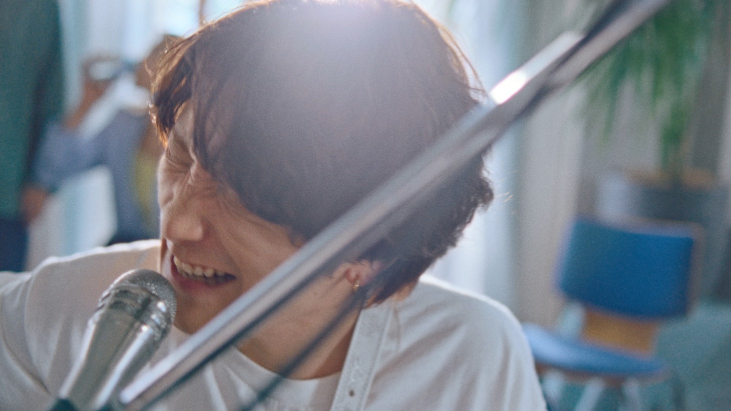 「キリン 氷結」の新テレビCM「CLUB氷結 曲を作ろう篇」より。
